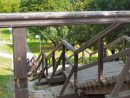 drewniane schodki prowadzące z ulicy nad brzeg Wisły - powiększ