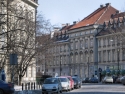 w perspektywie ulicy gmachy dawnych hoteli Polskiego i Niemieckiego - powiększ